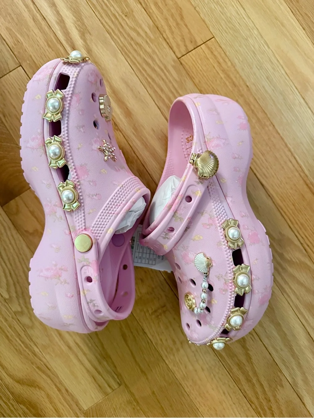 NWT- Crocs x Loveshackfancy- Classic Platform clog - Picture 5 of 8